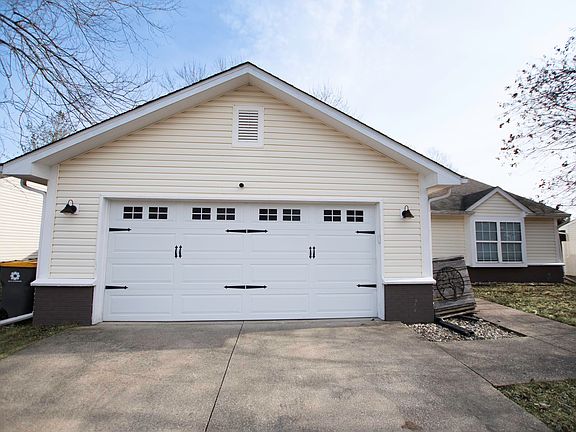 3rd image of 2709 S Pine Meadows Dr