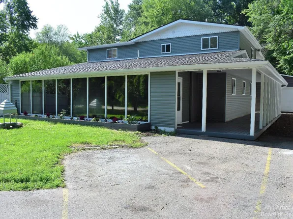 45081 Willis Rd, Belleville, MI 48111