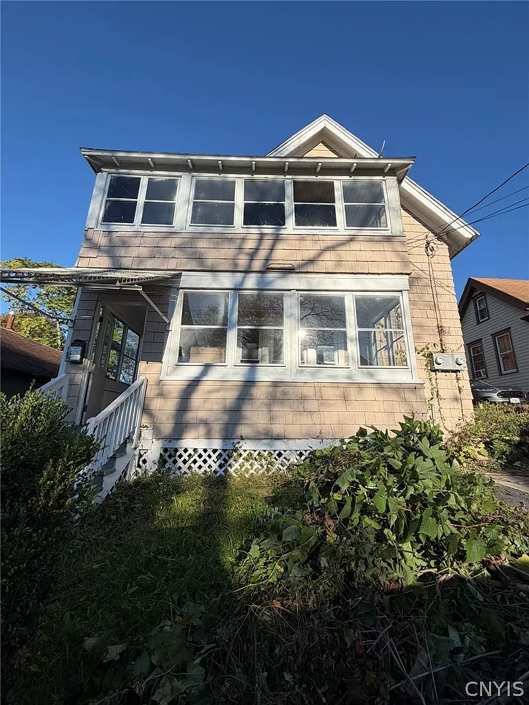 2 bed, 1.0 bath, 848 sqft, $1,250 — Photo 1