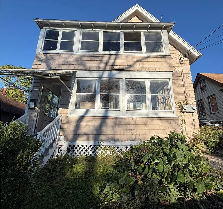 133 Delong Ave