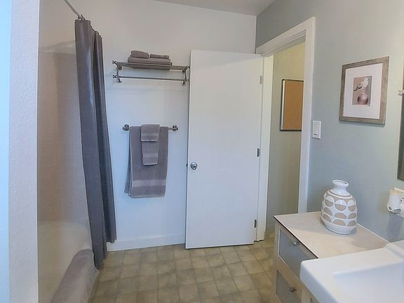 5th image of 1811 Sacramento St #A