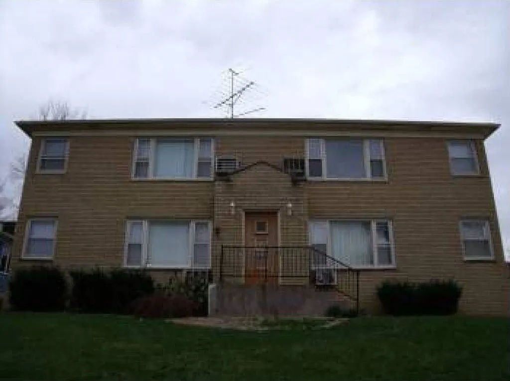 418 11th Ave W APT 2 photo 1