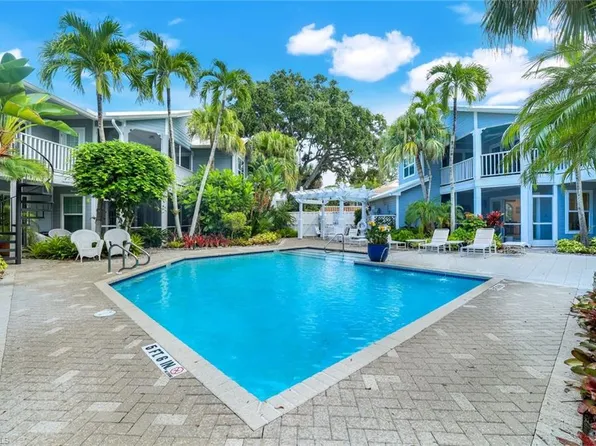 376 3rd St S APT 102, Naples, FL 34102