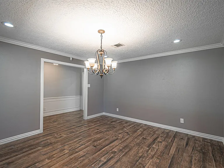 17615 Swansbury Dr — Photo 10