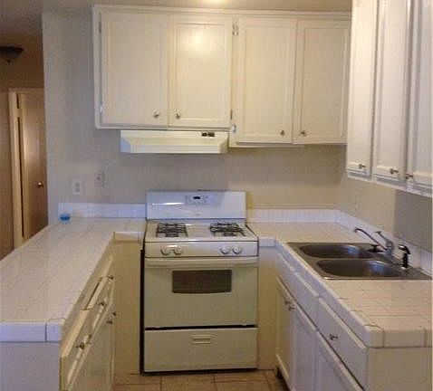 4th image of 3345 Santa Fe Ave APT 31