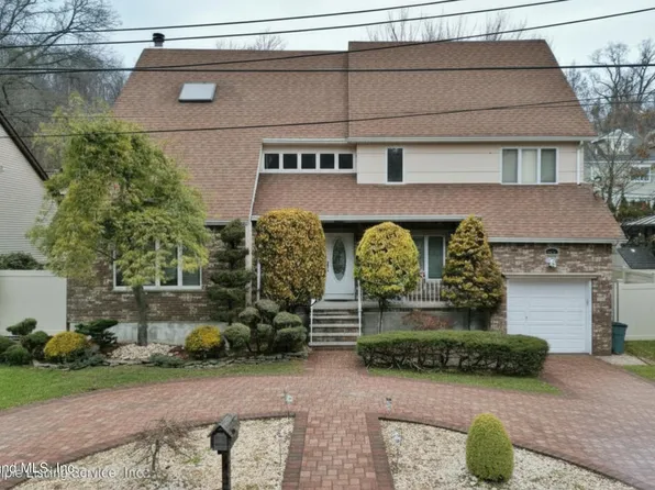 439 Saint Andrews Rd, Staten Island, NY 10306