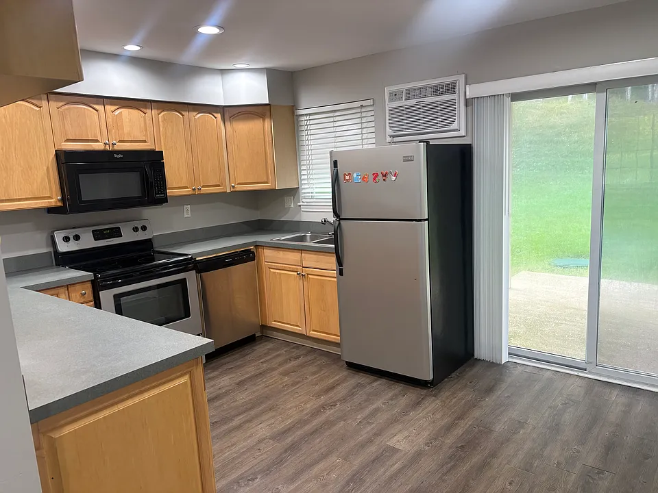 96 Village Ct #1