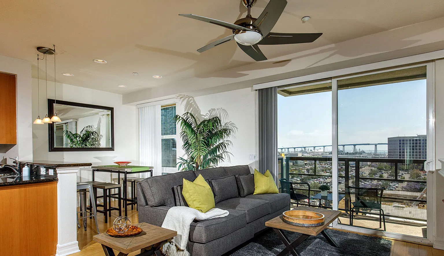 Fully Furnished Top-Floor 2-Story Urban Retreat with Private Rooftop Deck & Bay Views — Photo 4