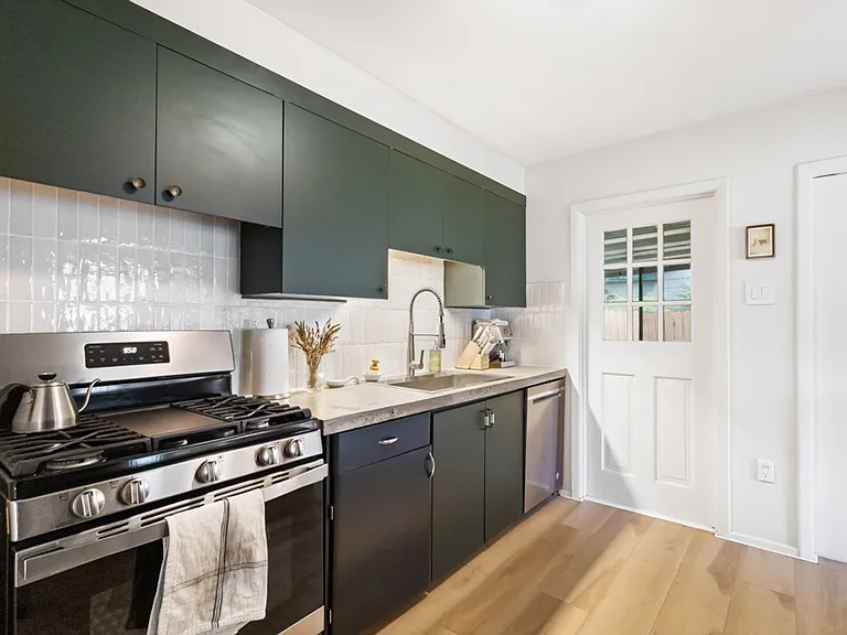 230 Brettonwood Dr — Photo 12