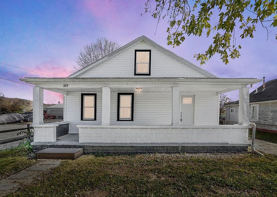 1st image of 209 S Renick Ave