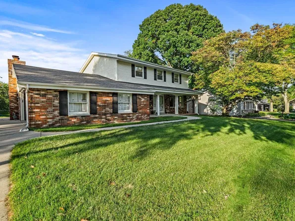 8818 Garden LANE, Greendale, WI 53129
