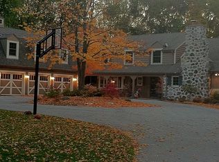 9617 N Juniper Cir, Mequon, WI 53092
