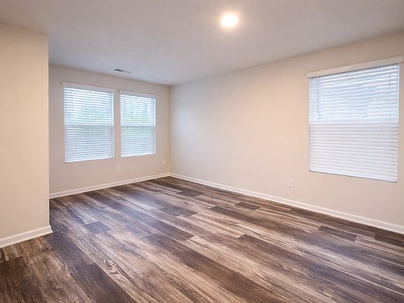 5th image of 228 Hillcrest Dr Unit A