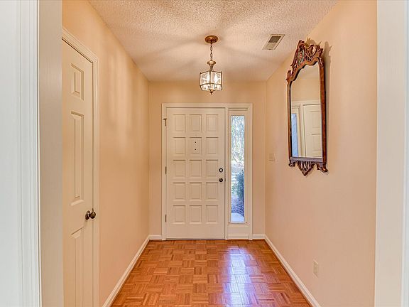 4th image of 3 Turnberry Ct N
