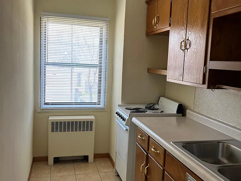 905 Kilian Blvd SE — Photo 9