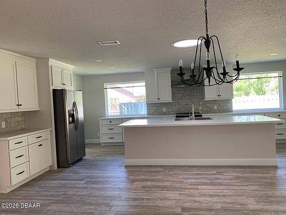 4th image of 421 Pelican Bay Dr