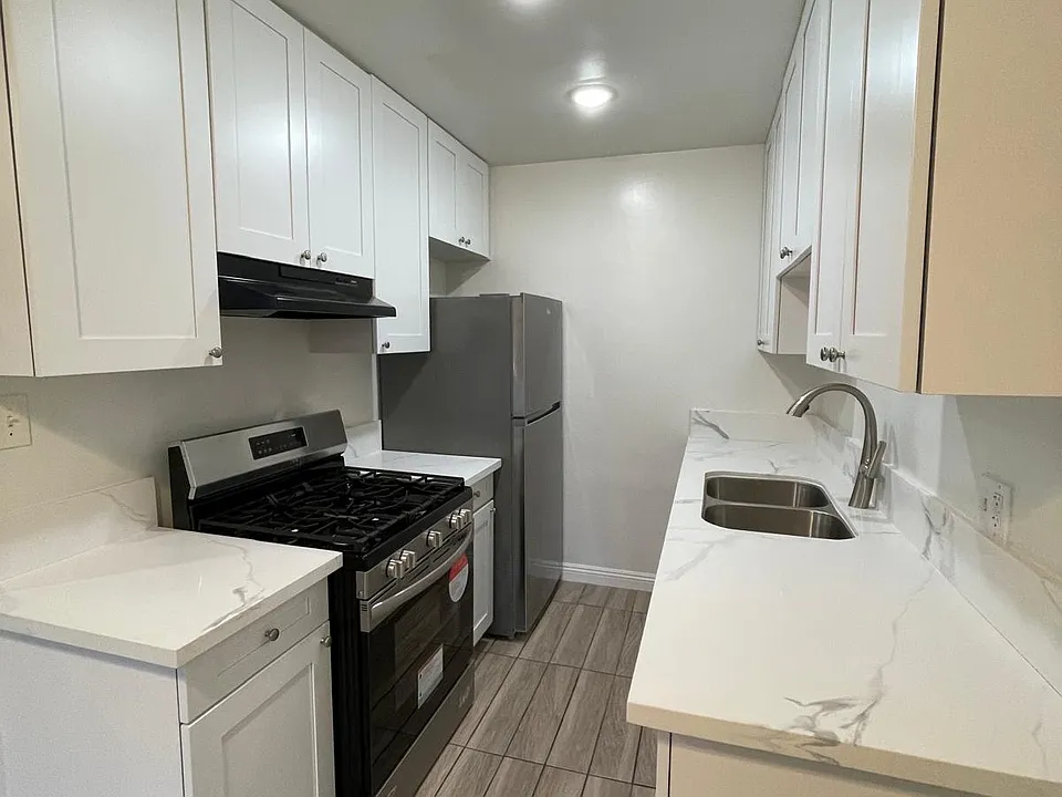 845 N Harvard Blvd #8