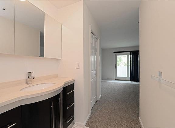 4th image of 6 Nob Hill Dr #6