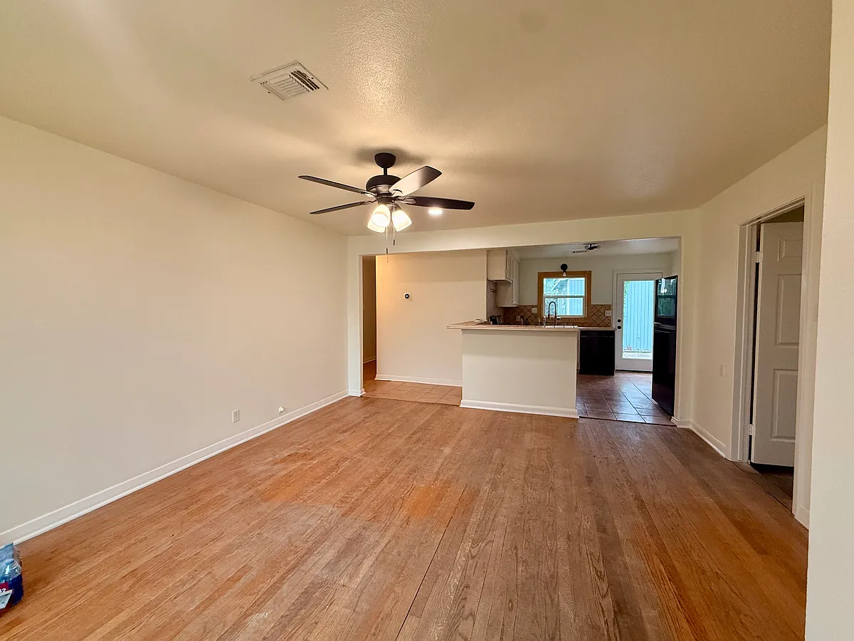 Building Photo - 2614 Roy Cir