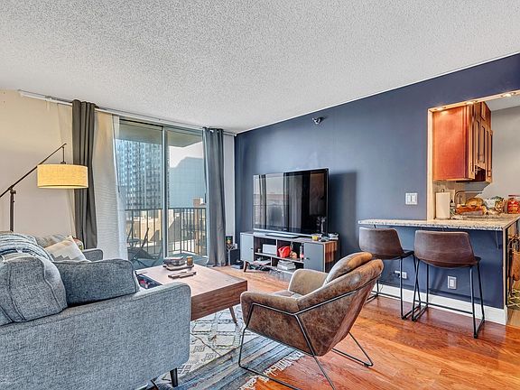 2nd image of 1212 N Lasalle St #608
