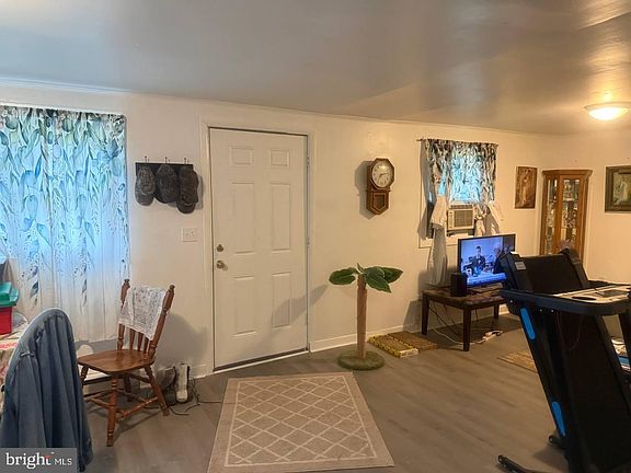 3rd image of 21899 Lovers Ln
