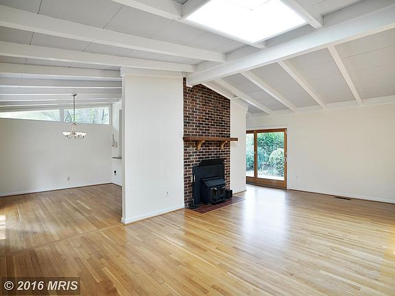 4th image of 4700 Tarpon Ln