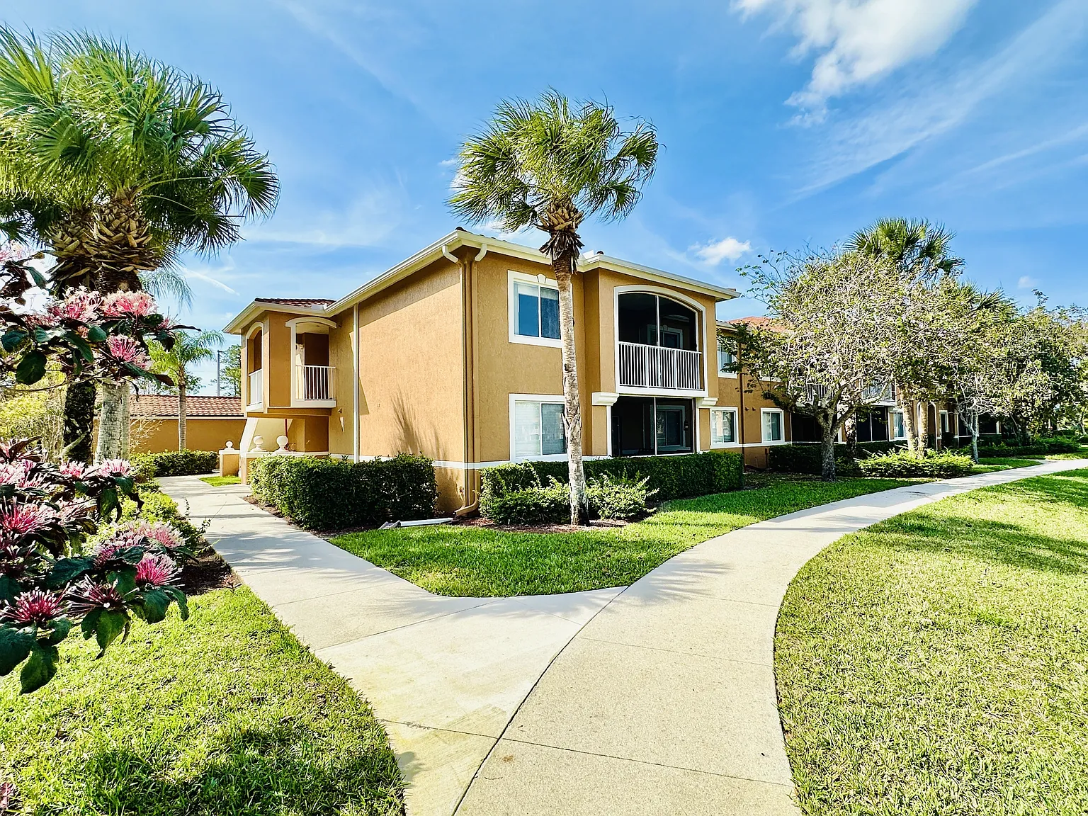 1820 Florida Club Cir — Photo 1
