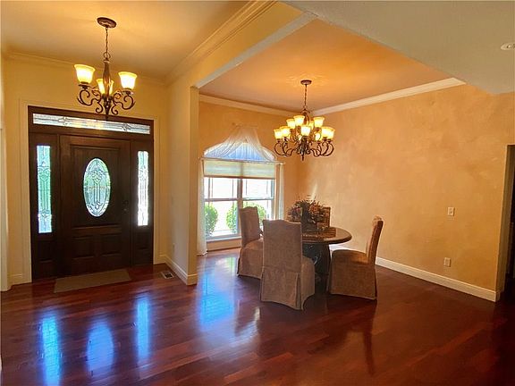 4th image of 37 Marionet Ln