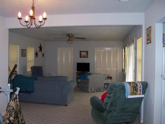 5th image of 324 W Hackberry St