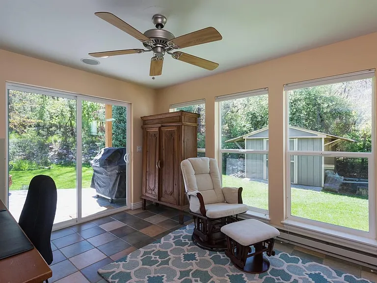8 Aquarius Pl — Photo 10
