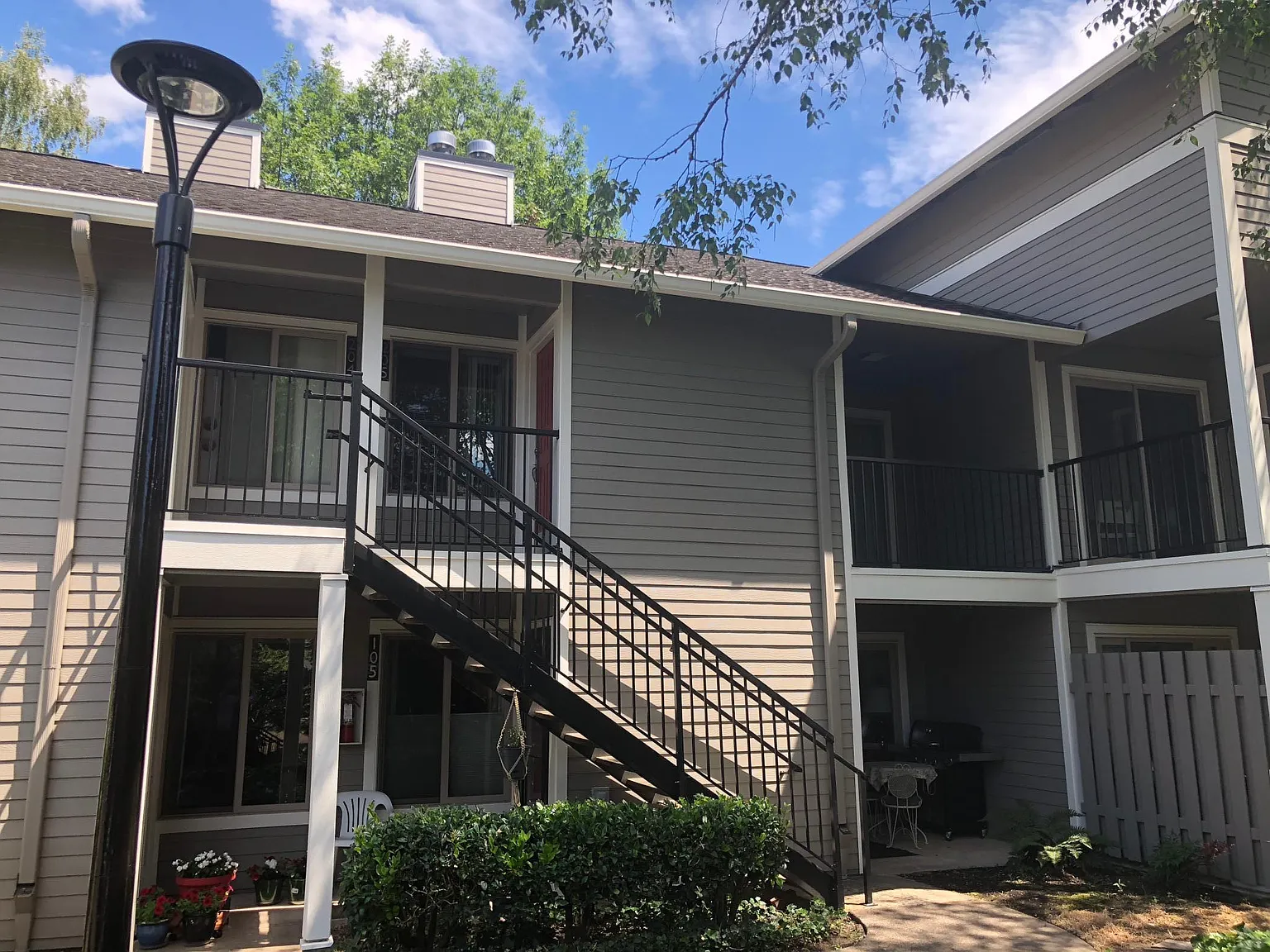86 Kingsgate Rd — Photo 1