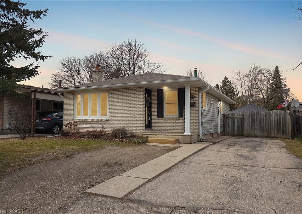 1st image of 15 Milton Ave W