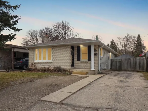 15 Milton Ave W, Cambridge, ON N3C 2Y3