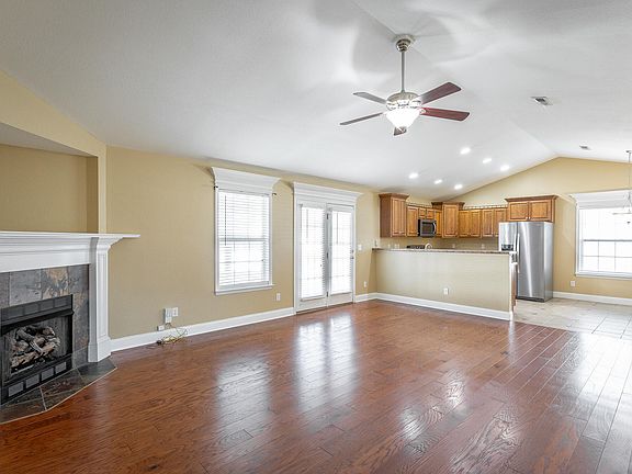 3rd image of 598 Sweet Birch Dr