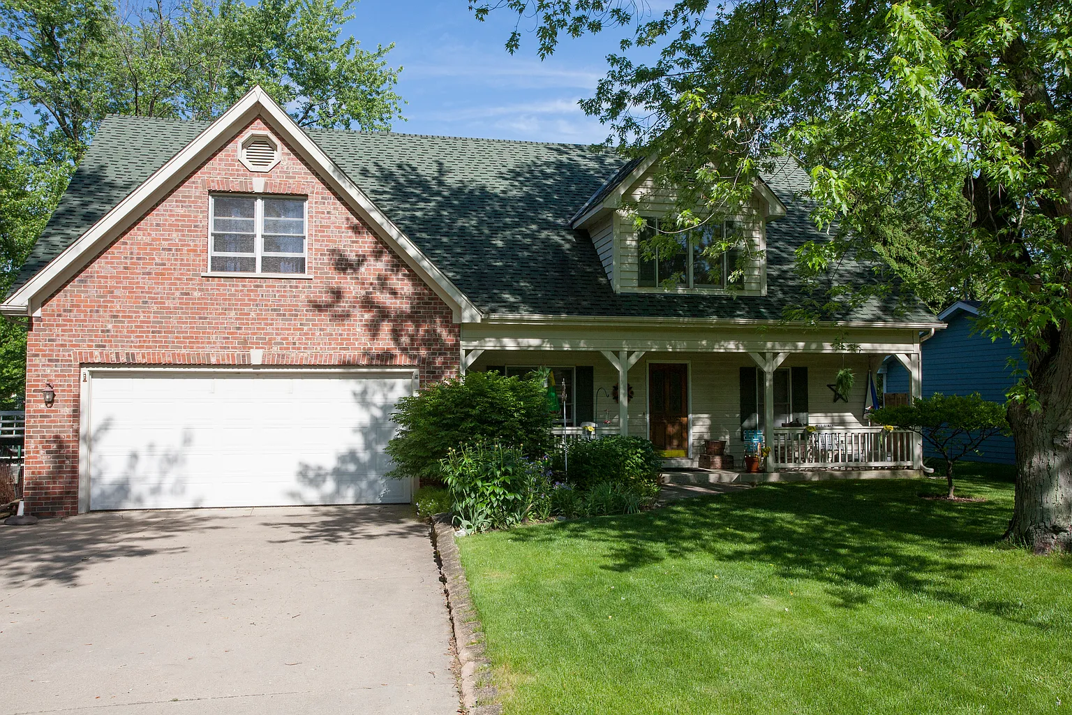 6905 Clarendon Hills Rd photo 1
