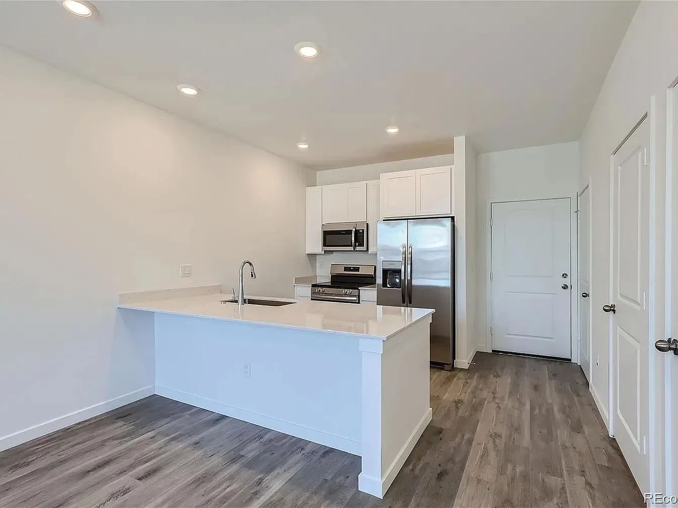 2 bed, 1266 sqft, $2,400 — Photo 4