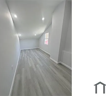 27 Targee St — Photo 9