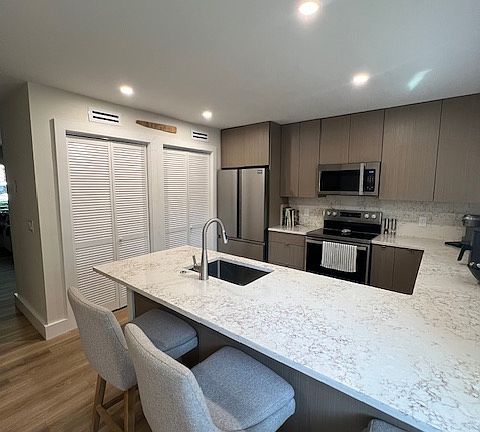 4th image of 100 Mathews Dr APT 27
