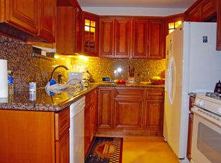 21030 Stagg St, Canoga Park, CA 91304