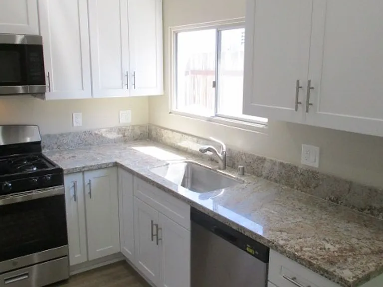 2401 Bartel St — Photo 7