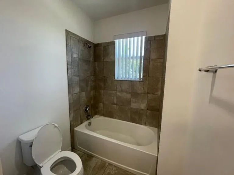 12885 Trevi Isle Dr — Photo 48