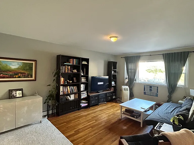 1 Oak Ave #1 — Photo 1