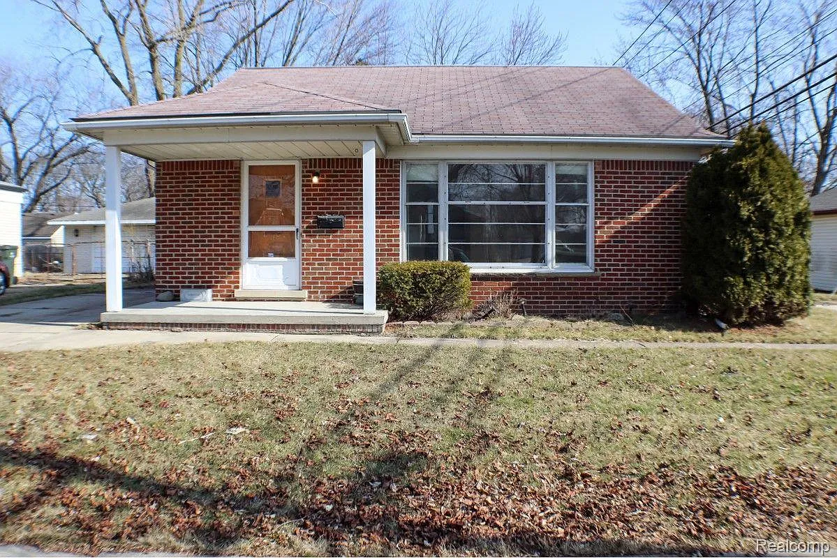 23300 Elaine St photo 1