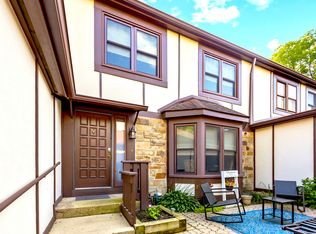 60 White Oak Cir, Saint Charles, IL