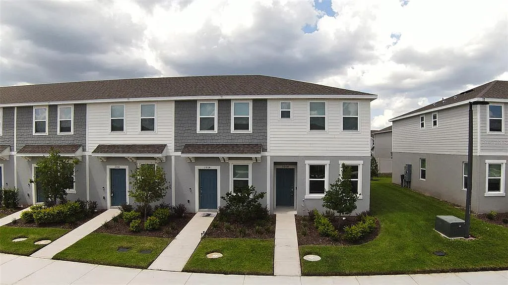 2 bed, 2.5 bath, 1255 sqft, $1,800 — Photo 1