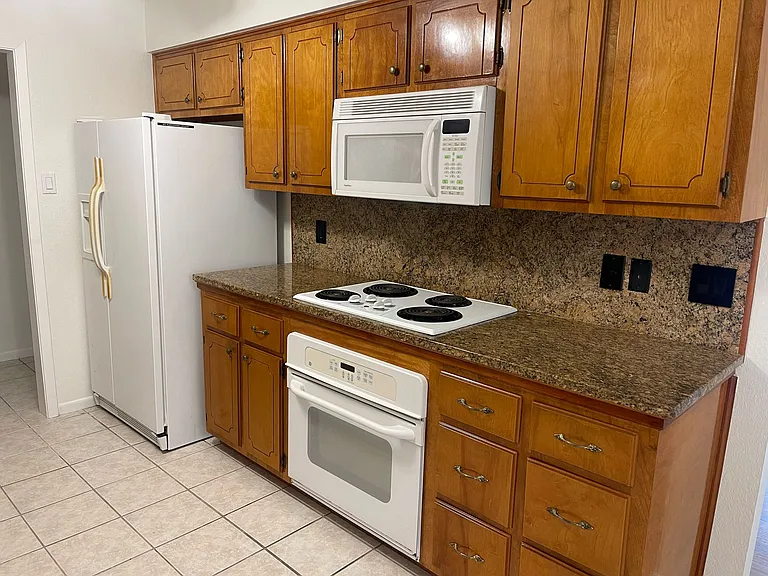113 W Harbor Dr — Photo 12