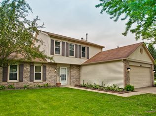483 Highland Grove Dr, Buffalo Grove, IL 60089