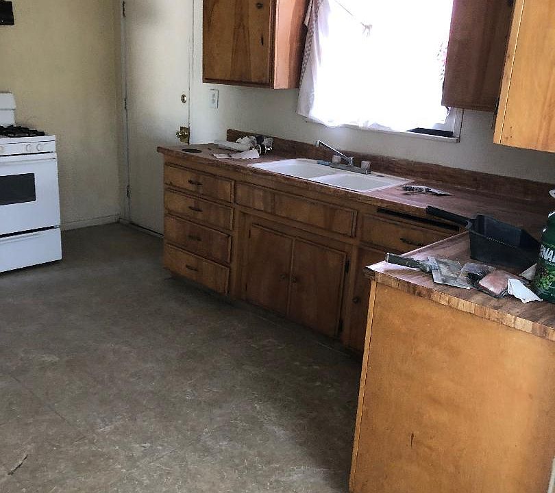 2nd image of 202 Brown St