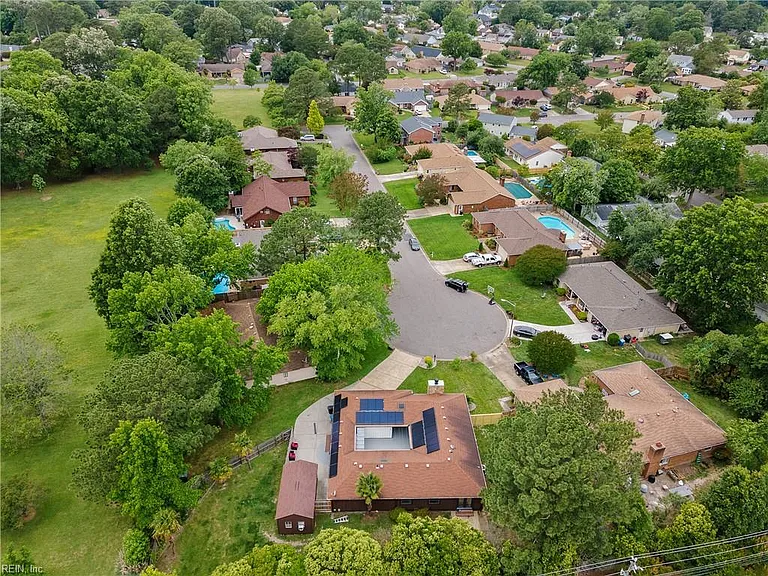 2201 Hunters Wood Way — Photo 3