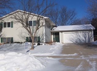 1417 Yosemite Ln, Brookings, SD 57006